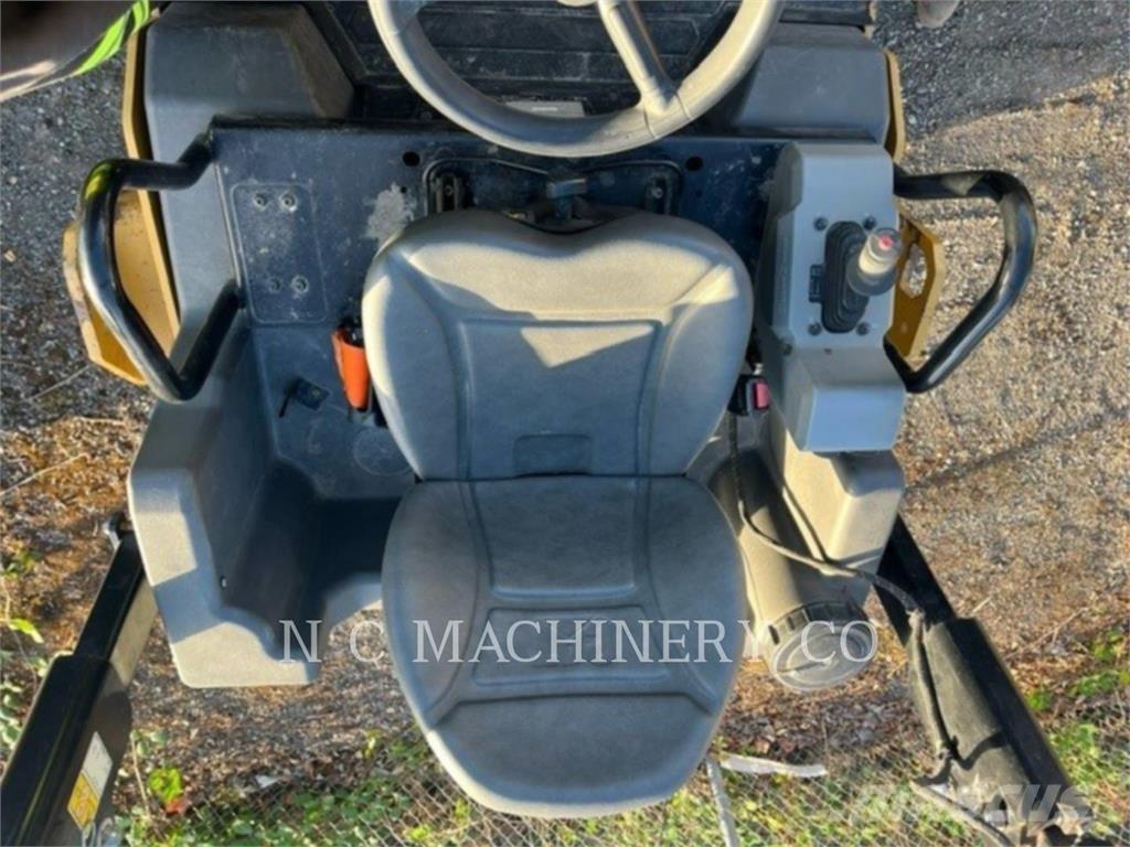 CAT CB4.0 Асфальтовкладачі