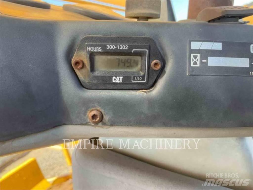 CAT CB434D Котки тротуарні