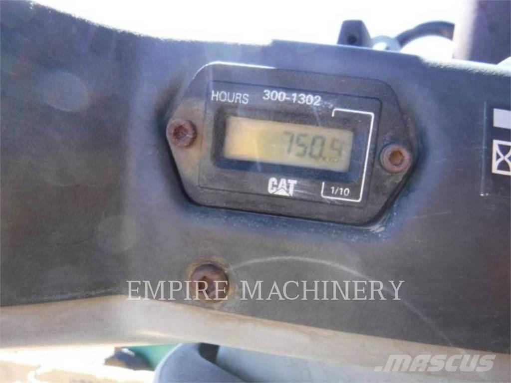 CAT CB434D Котки тротуарні