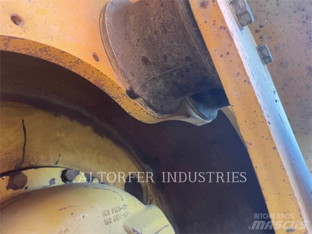 CAT CB54B Котки тротуарні