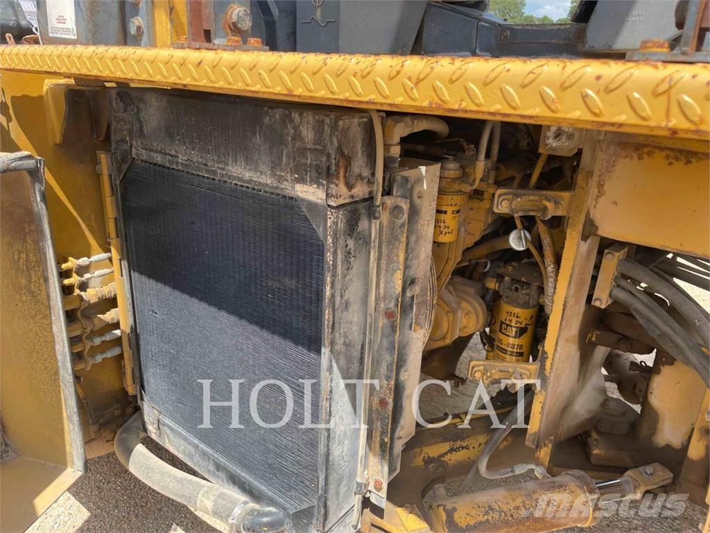 CAT CB634D Котки тротуарні