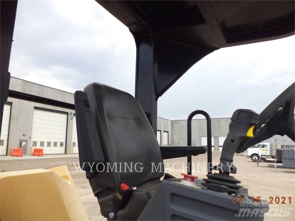 CAT CB64 Ущільнювачі грунту