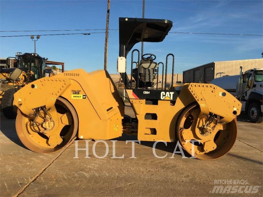 CAT CB64 Грунтові котки