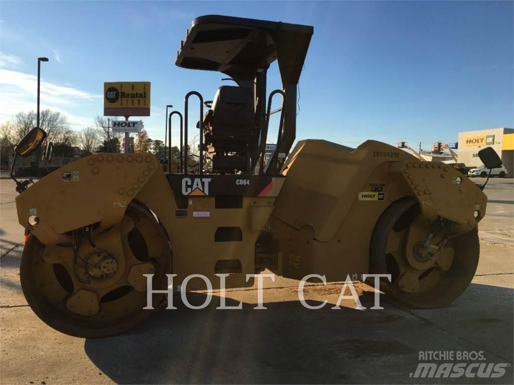 CAT CB64 Грунтові котки