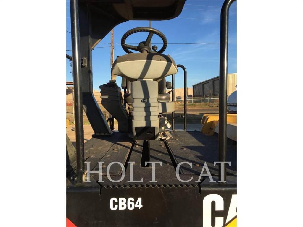 CAT CB64 Грунтові котки