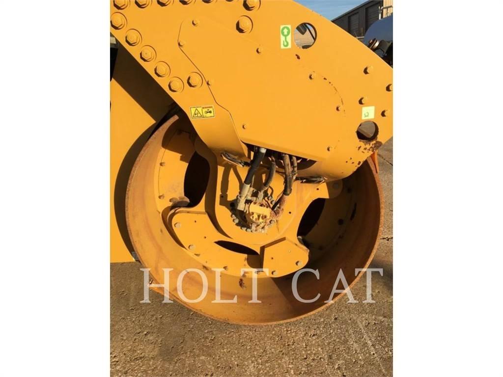CAT CB64 Грунтові котки