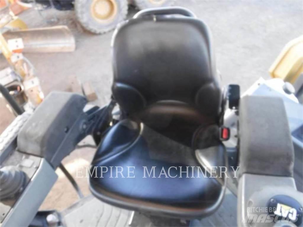 CAT CB66B Котки тротуарні
