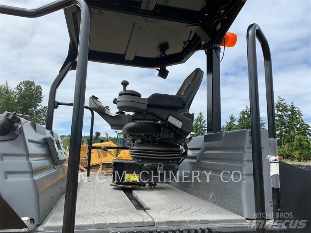 CAT CB66B Асфальтовкладачі