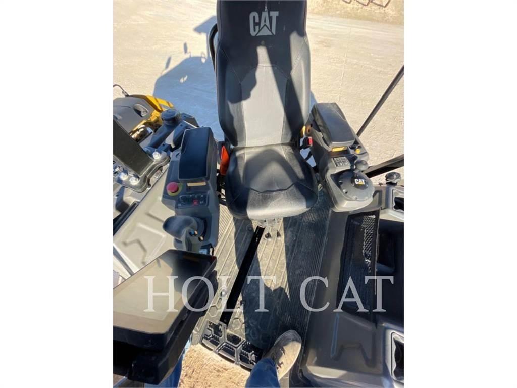 CAT CB7 Грунтові котки