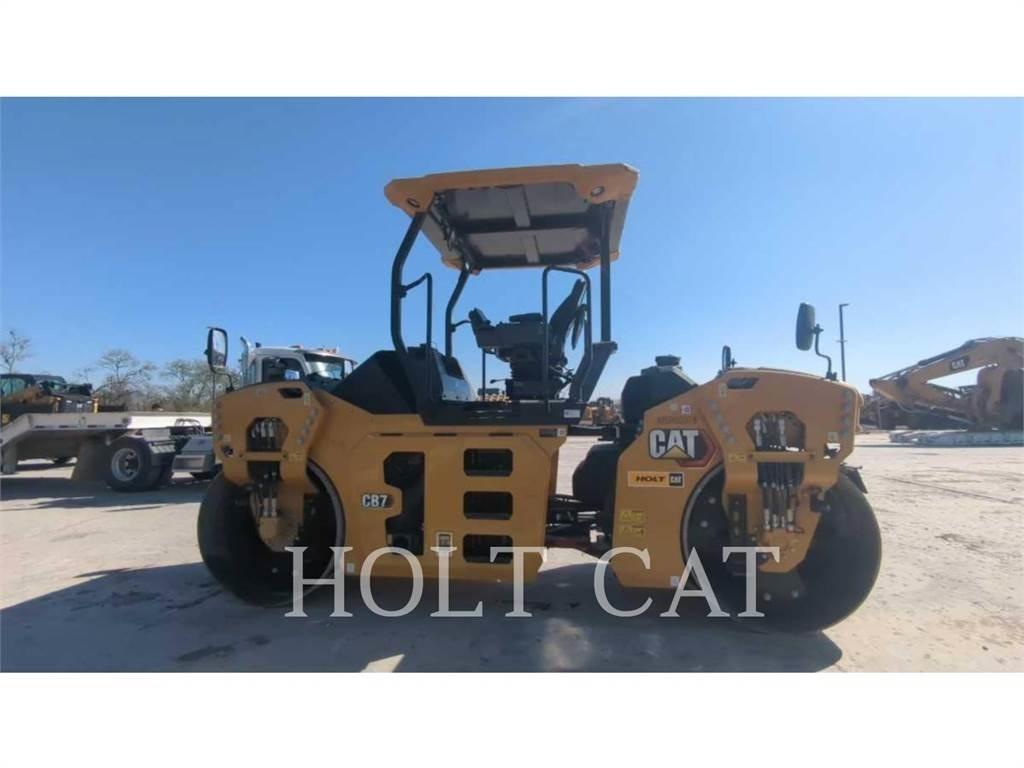 CAT CB7 Грунтові котки
