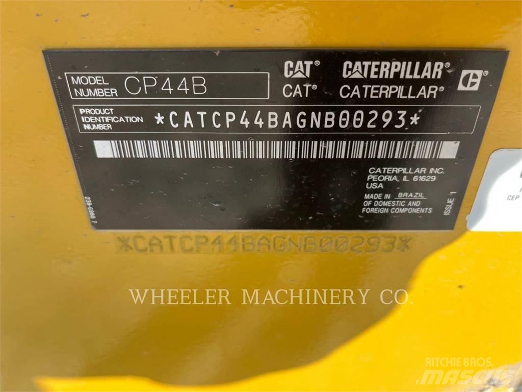 CAT CP44B Грунтові котки