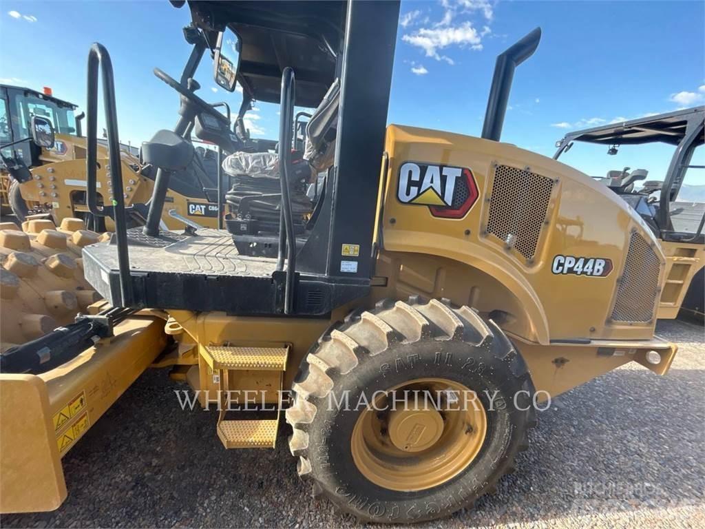 CAT CP44B Грунтові котки