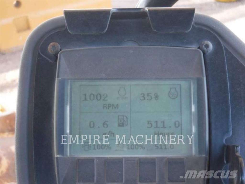 CAT CP44B Грунтові котки