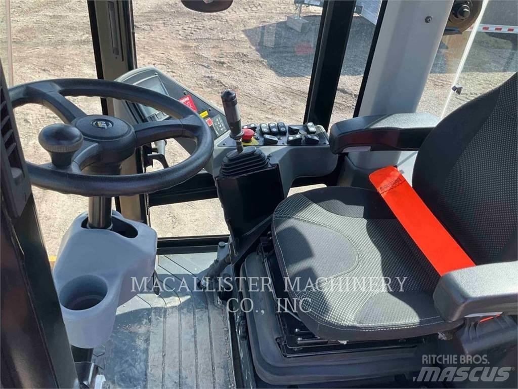 CAT CP44B Грунтові котки