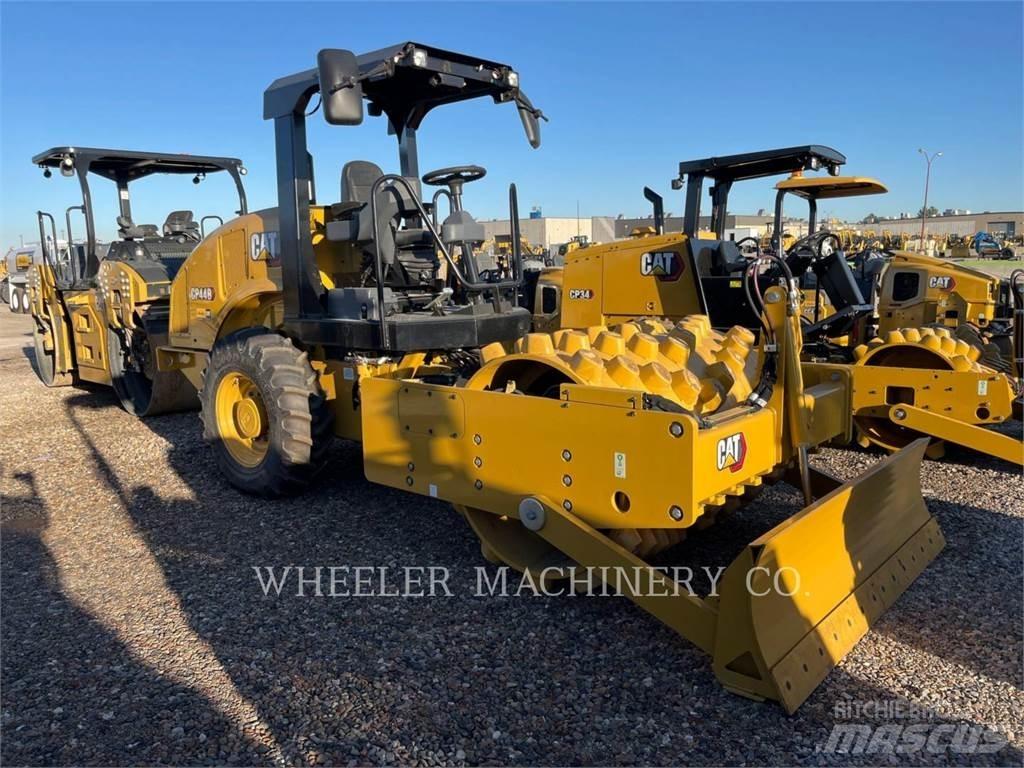 CAT CP44B Грунтові котки