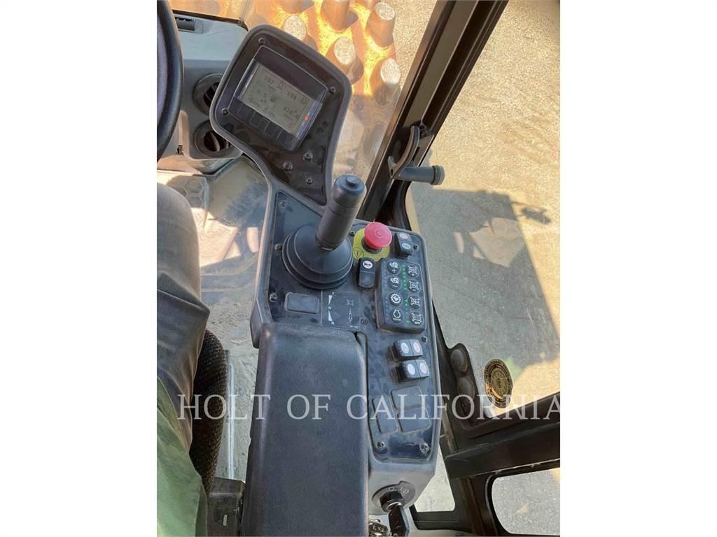 CAT CP54B Грунтові котки