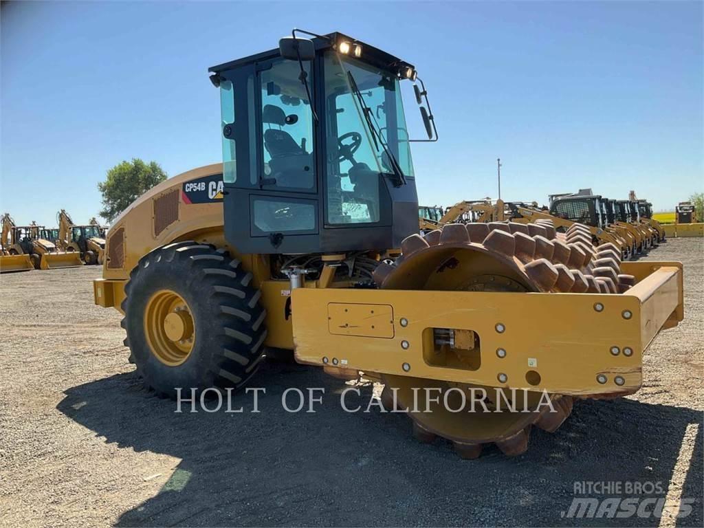 CAT CP54B Грунтові котки