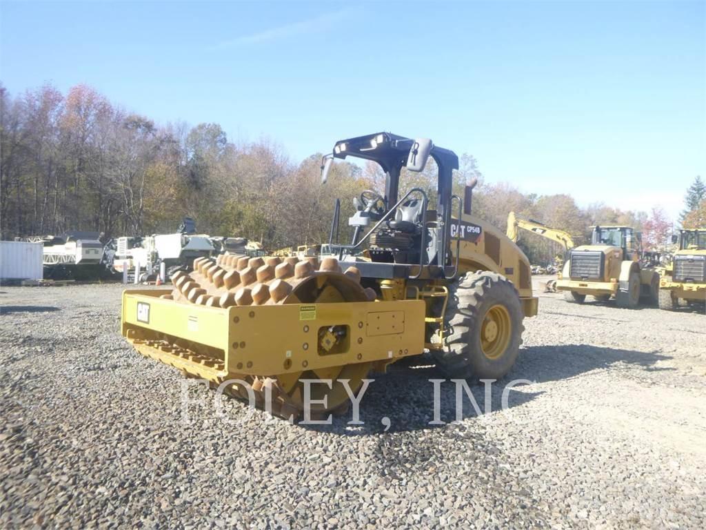 CAT CP54B Грунтові котки