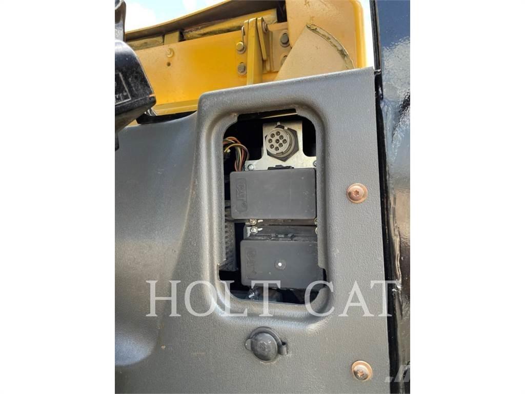CAT CP54B Грунтові котки