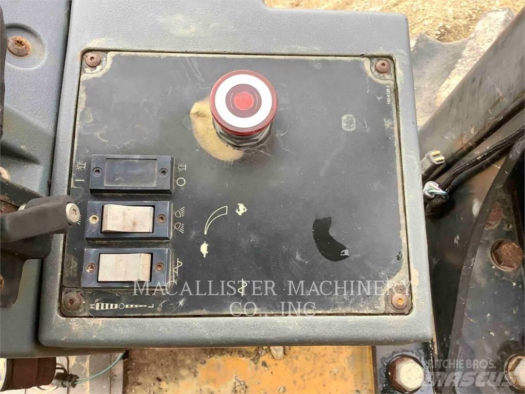 CAT CP563E Грунтові котки