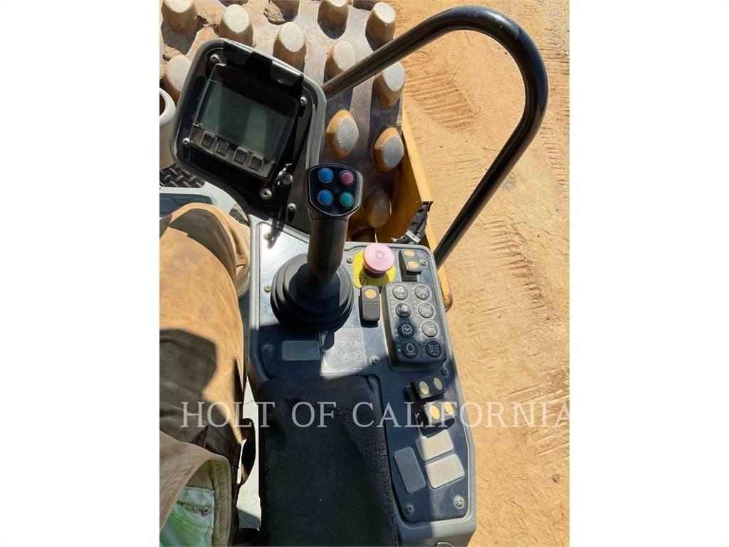 CAT CP56B Грунтові котки