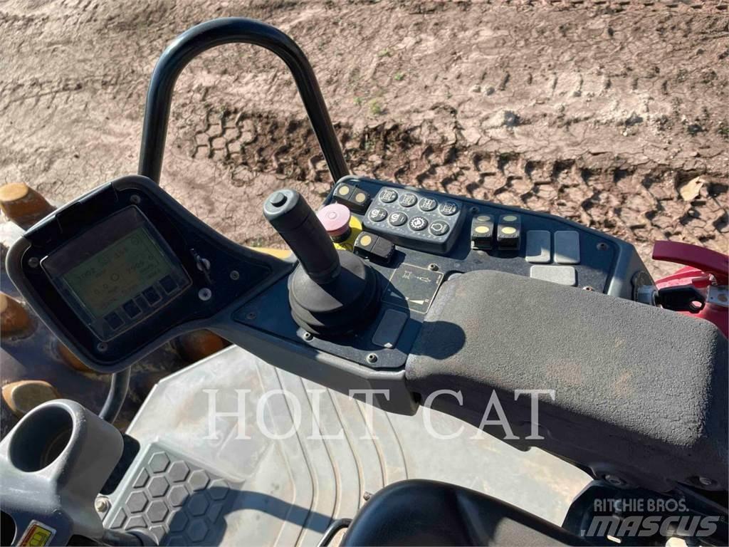 CAT CP56B Грунтові котки