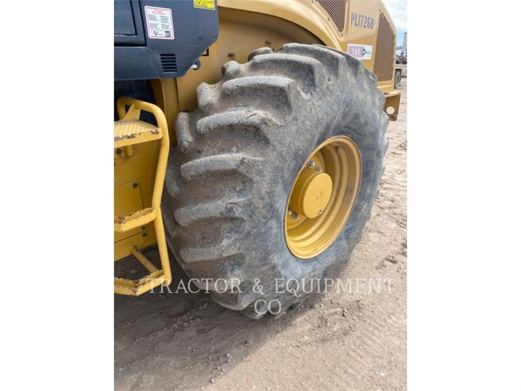 CAT CP56B Асфальтовкладачі