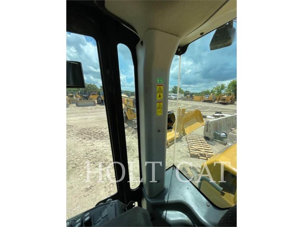 CAT CP56B CAB Грунтові котки