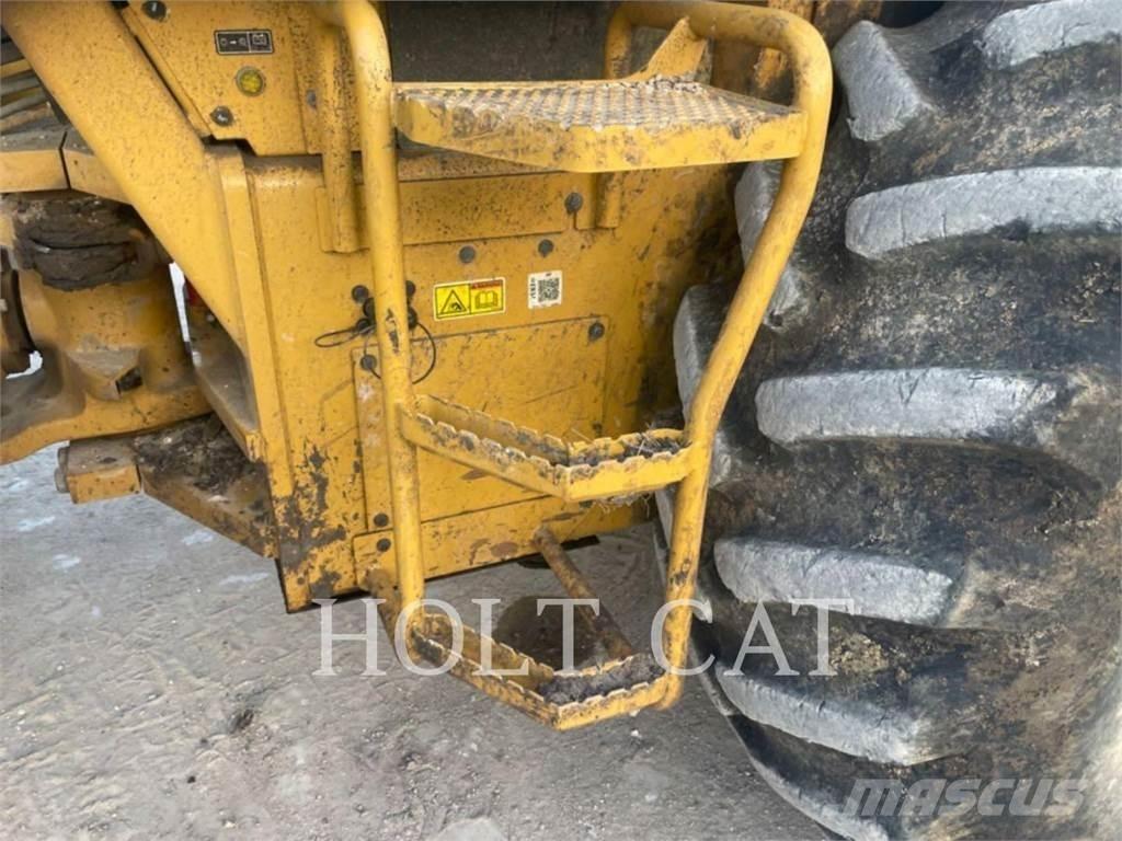 CAT CP56B CAB Грунтові котки