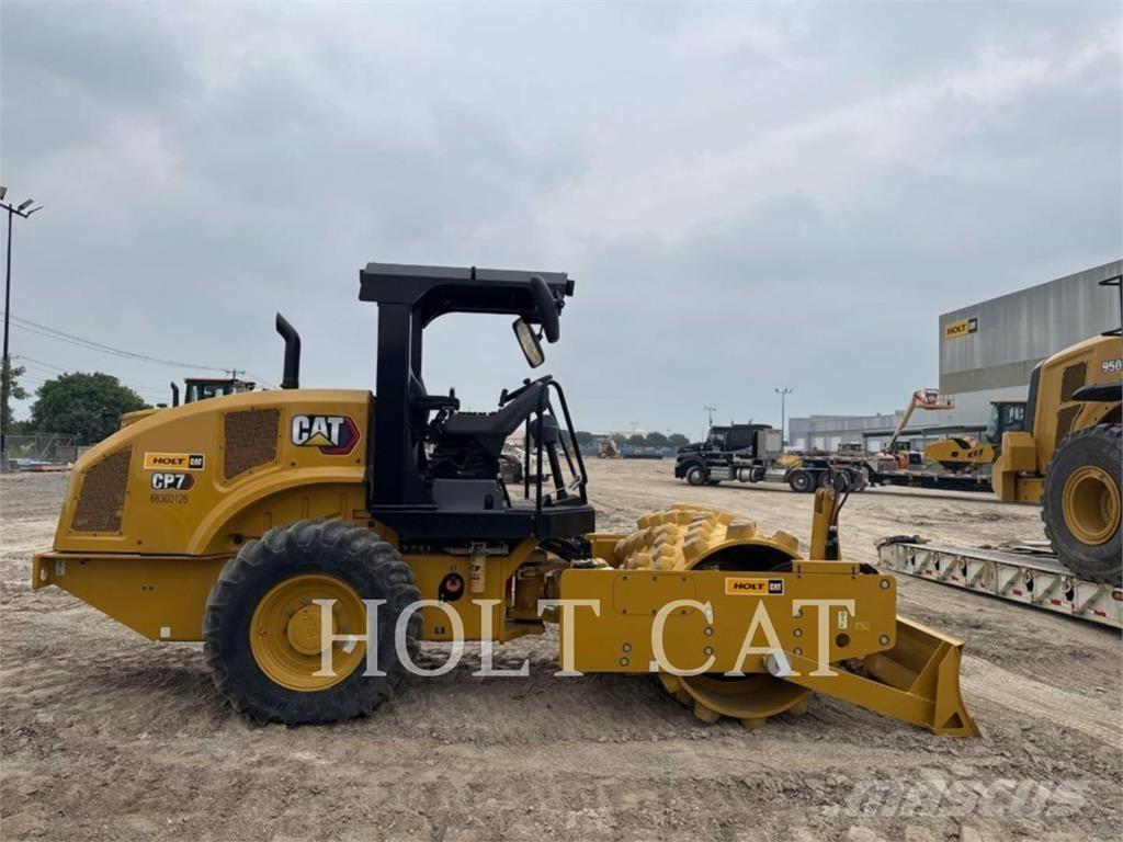 CAT CP7 Грунтові котки