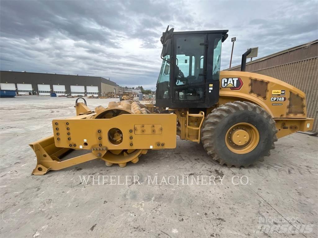 CAT CP74B Грунтові котки