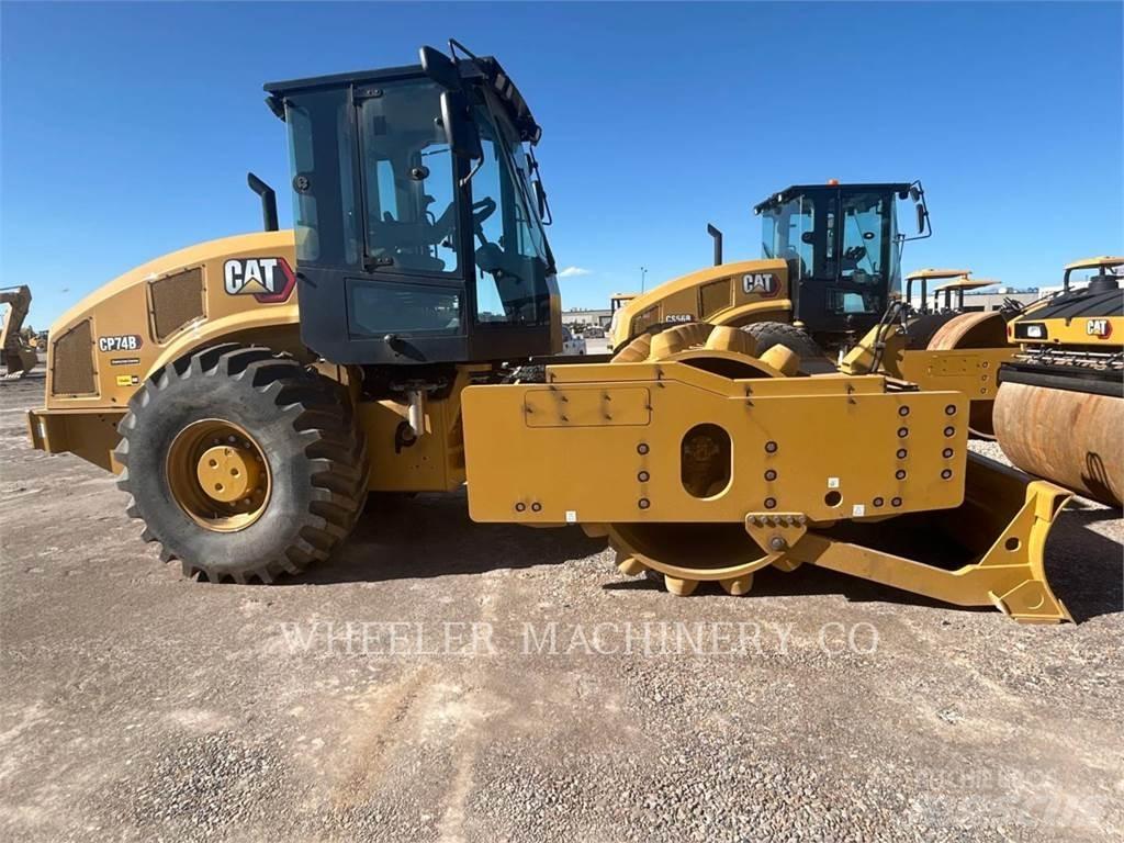 CAT CP74B Грунтові котки