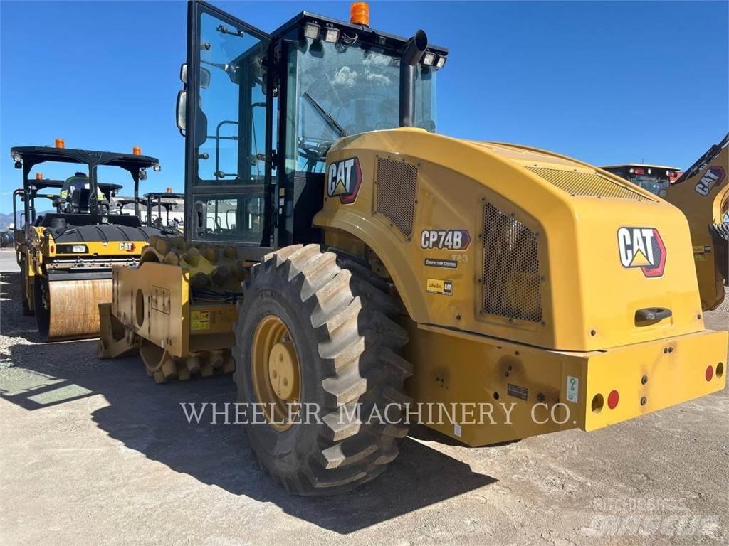 CAT CP74B Грунтові котки