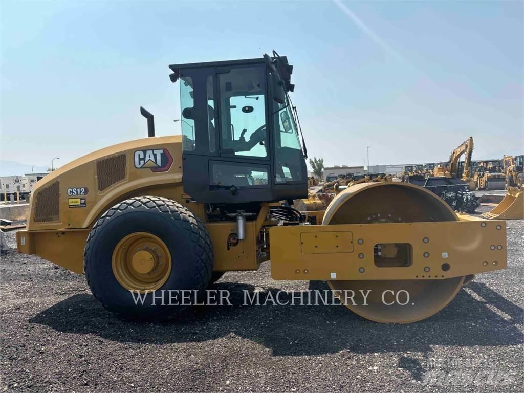 CAT CS12 Грунтові котки