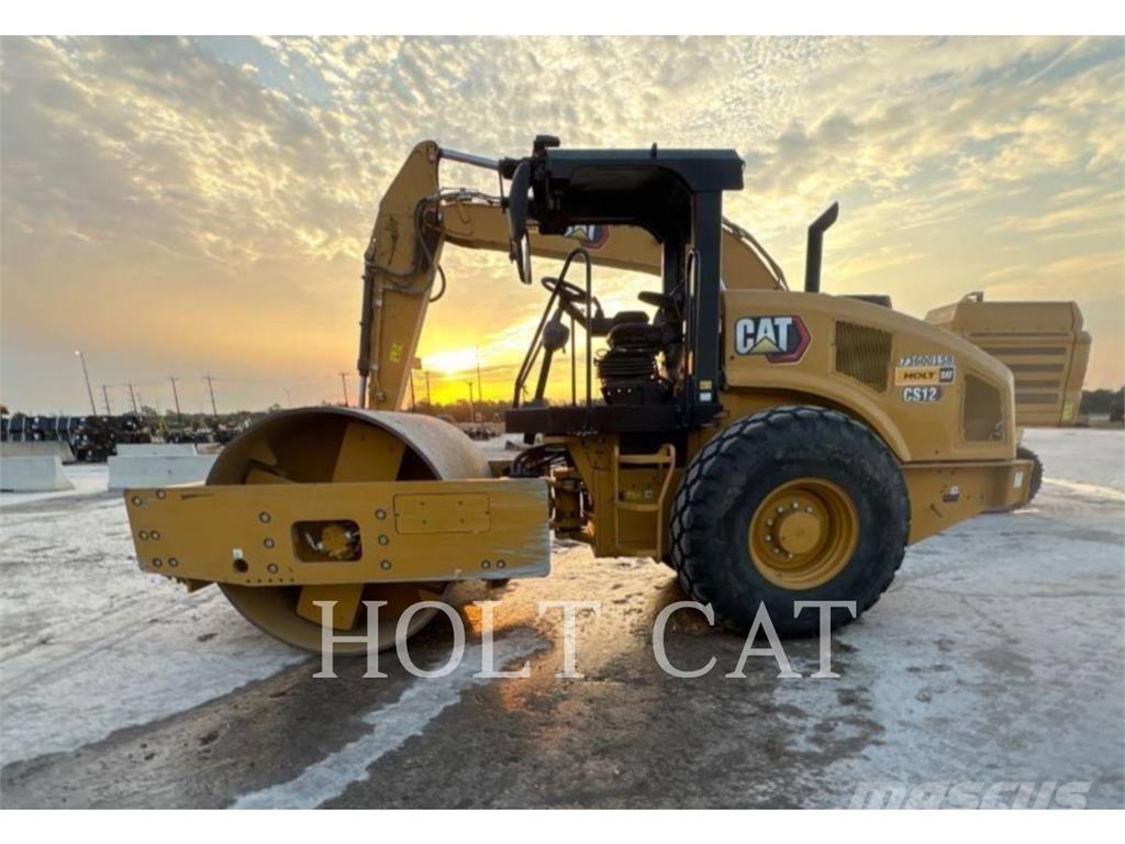 CAT CS12 Грунтові котки