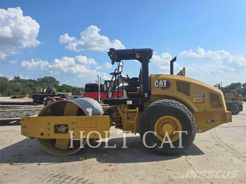 CAT CS12 Грунтові котки