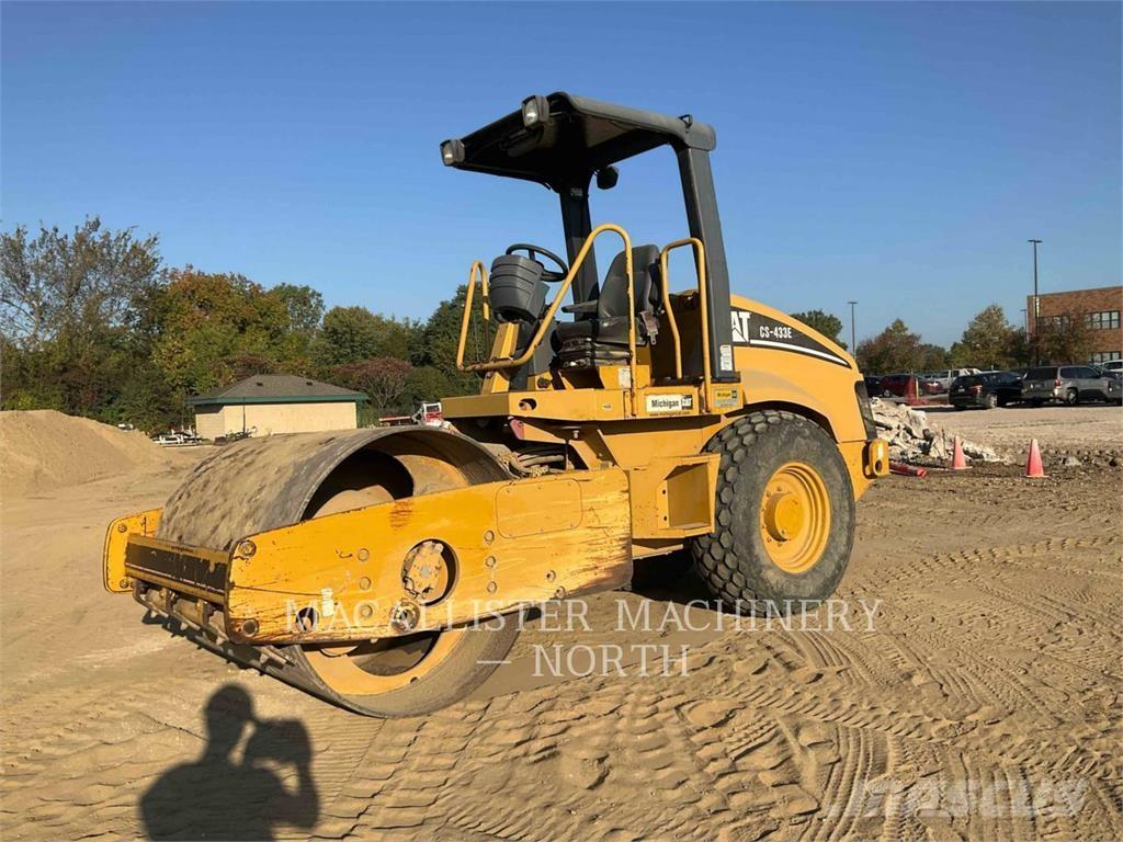 CAT CS433E Грунтові котки