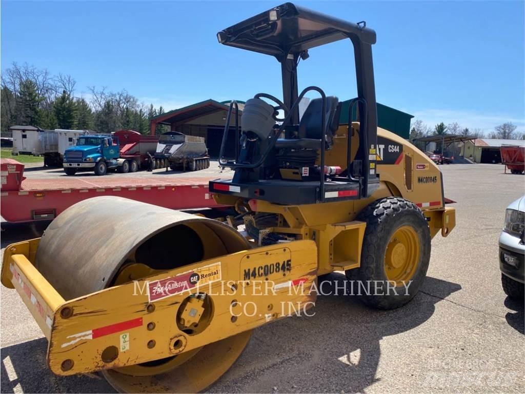 CAT CS44 Грунтові котки