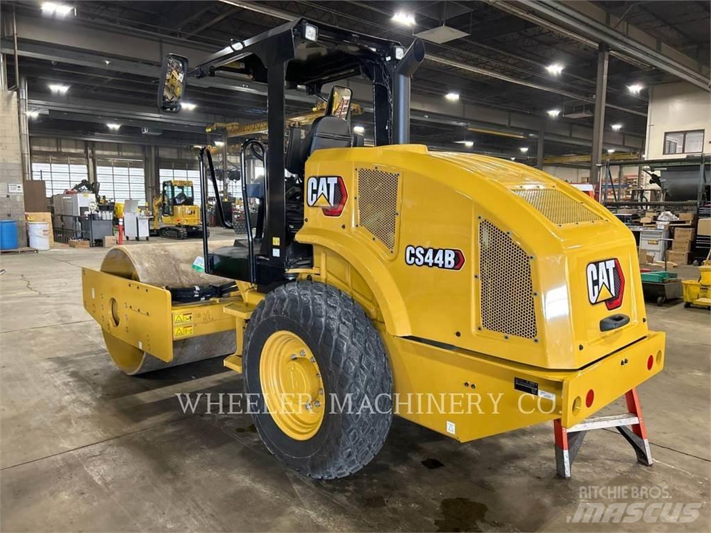 CAT CS44B Грунтові котки