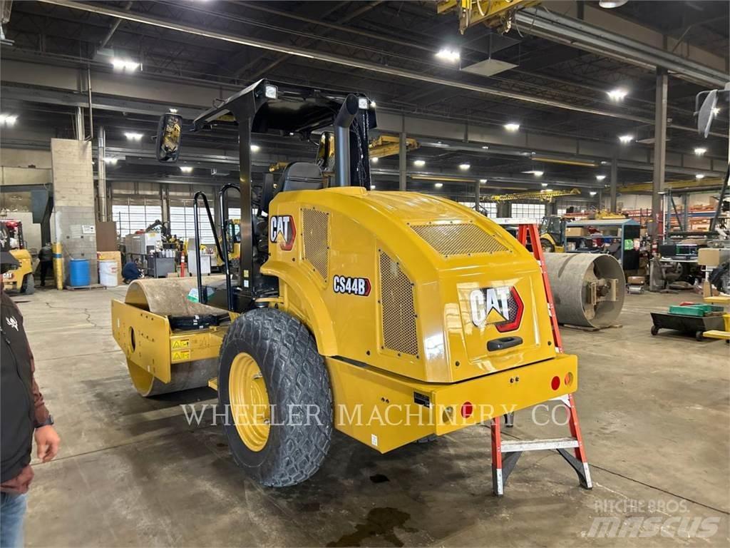 CAT CS44B Грунтові котки