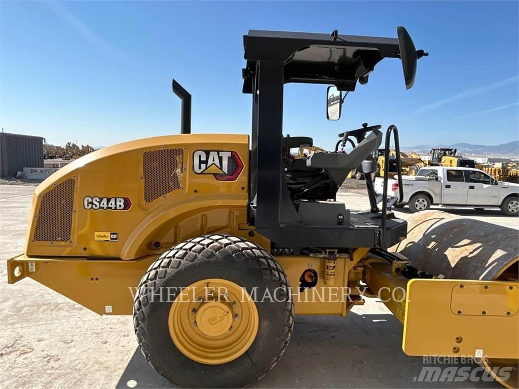 CAT CS44B Грунтові котки