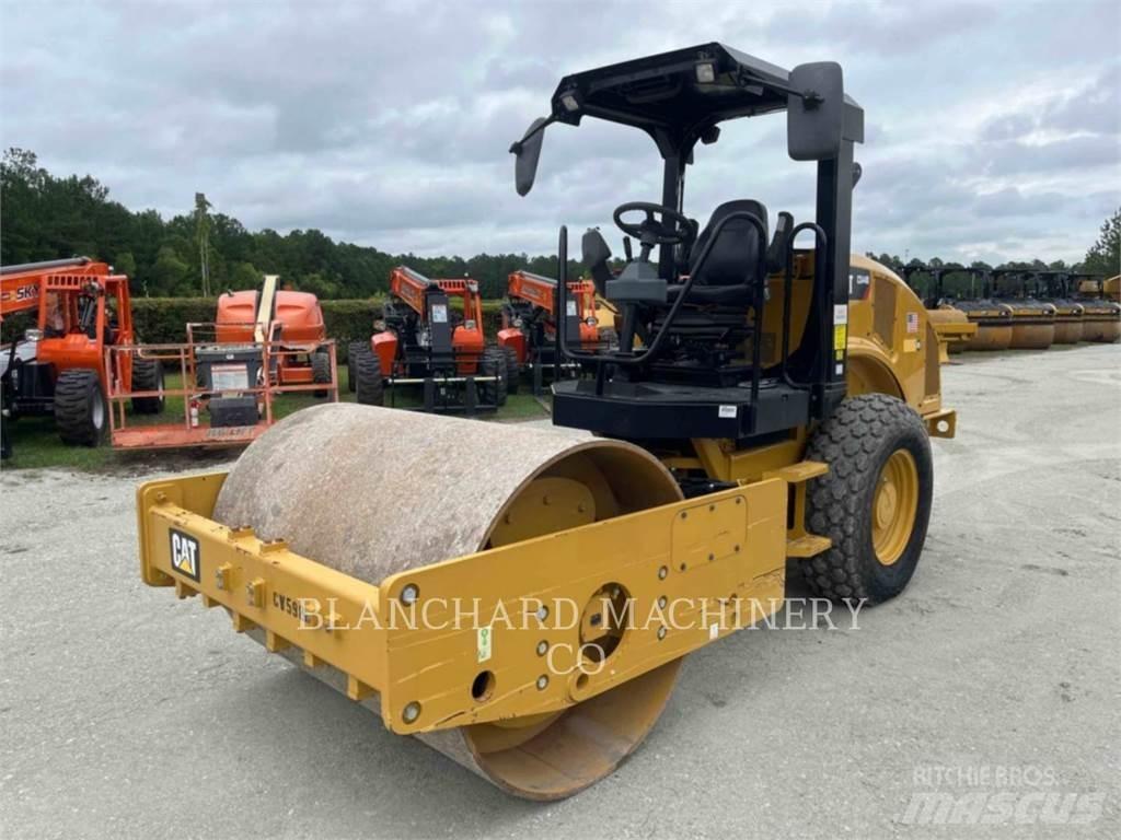 CAT CS44B Грунтові котки