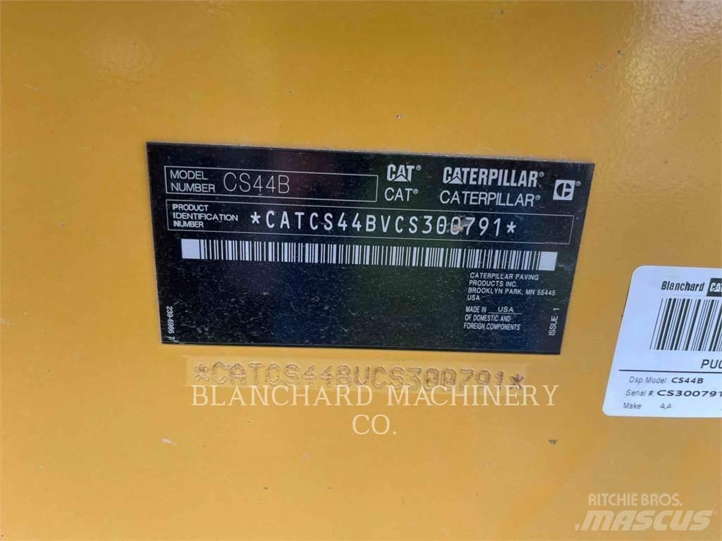 CAT CS44B Грунтові котки