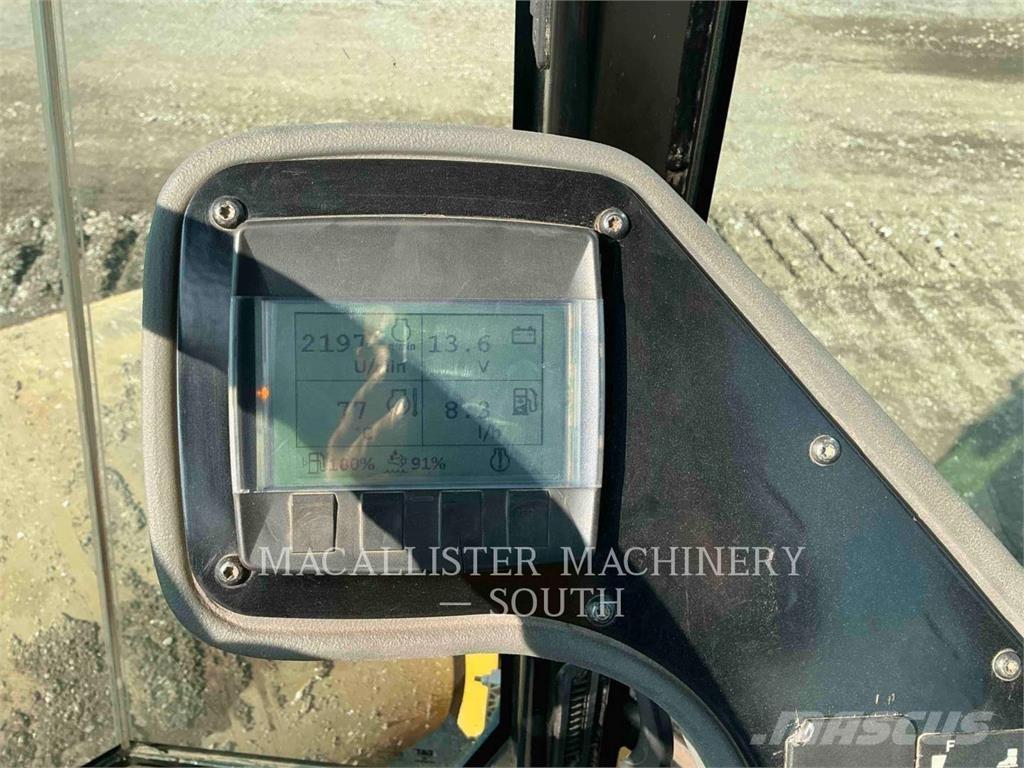 CAT CS44B Грунтові котки
