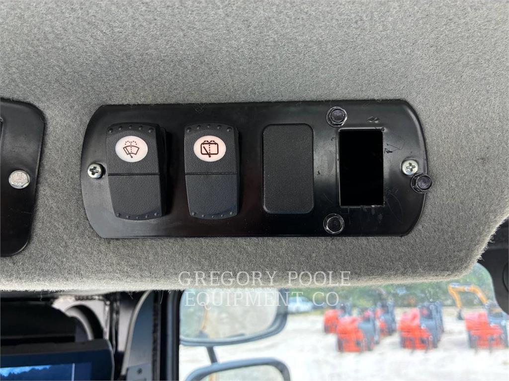 CAT CS44B Грунтові котки