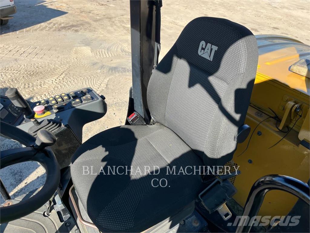 CAT CS44B Грунтові котки