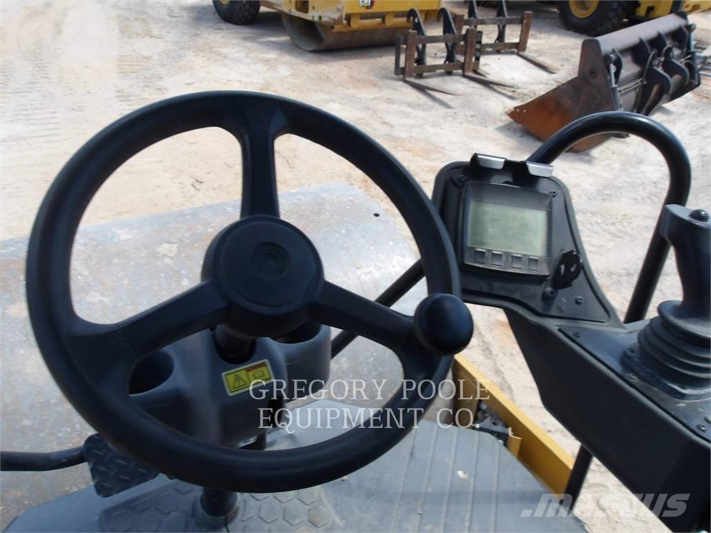 CAT CS56B Грунтові котки