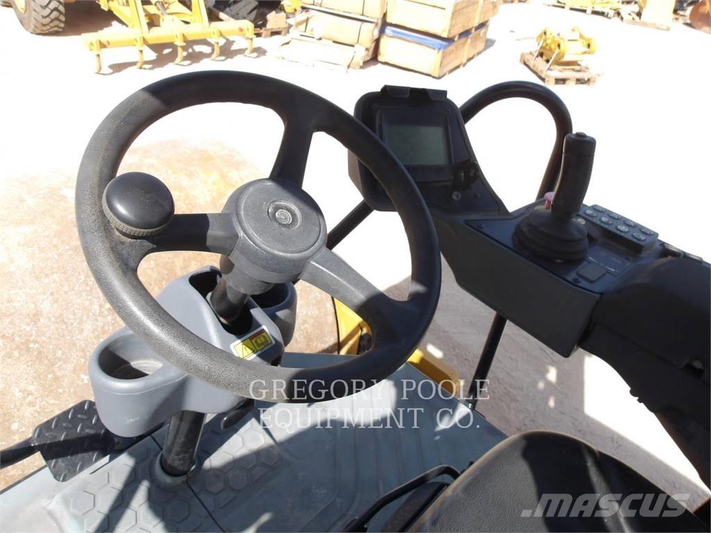 CAT CS56B Грунтові котки