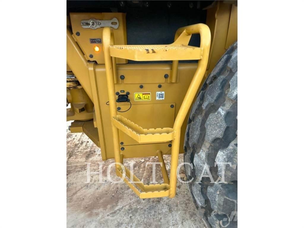 CAT CS56B CAB Грунтові котки