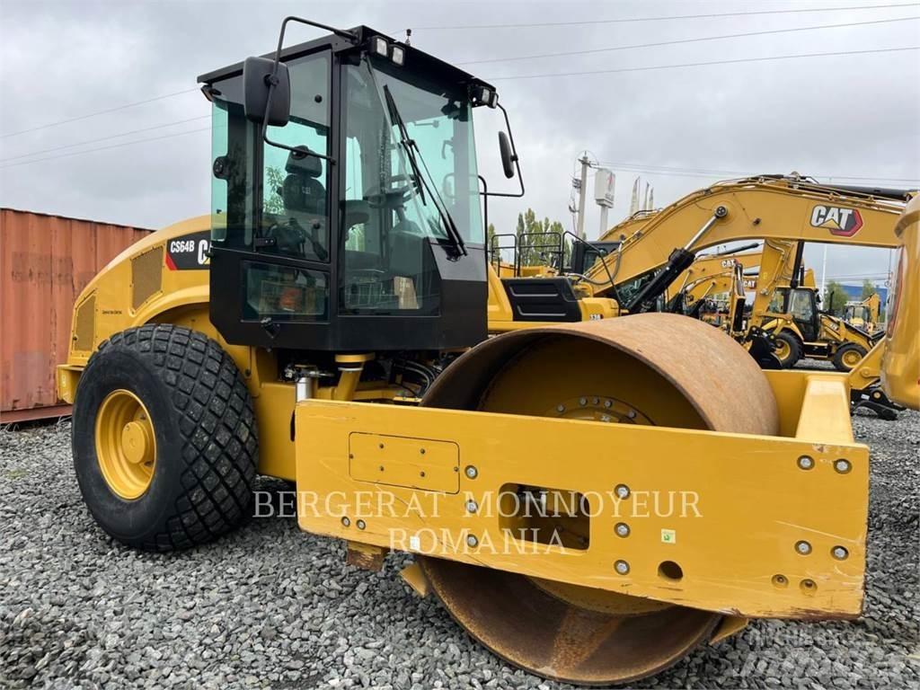 CAT CS64B Грунтові котки